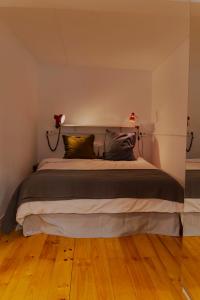 a bedroom with a large bed with two pillows at Acogedor apartamento en Bilbao in Bilbao