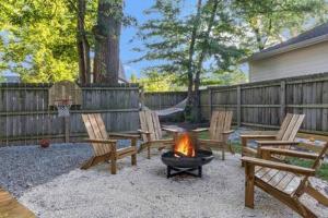 Foto de la galería de The Maple House - Huge Backyard & Mins to Broadway en Nashville