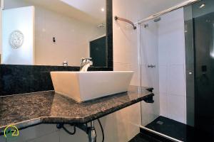 Ванна кімната в Oceanfront penthouse with private pool Copacabana