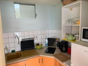 Кухня или мини-кухня в F1 BLUE MARINE
