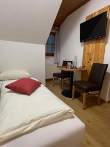 TV a/nebo společenská místnost v ubytování Gasthof Thurnerhof