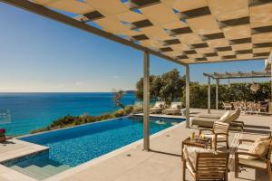 Bazén v ubytovaní My Villa Kefalonia Lourdas Beach alebo v jeho blízkosti