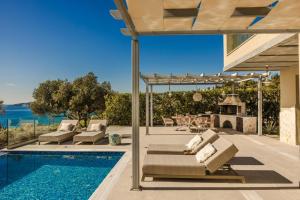 Bazén v ubytovaní My Villa Kefalonia Lourdas Beach alebo v jeho blízkosti