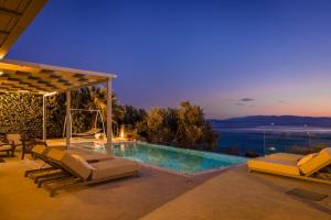 Bazén v ubytovaní My Villa Kefalonia Lourdas Beach alebo v jeho blízkosti