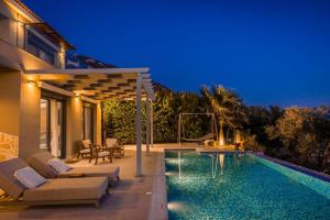 Bazén v ubytovaní My Villa Kefalonia Lourdas Beach alebo v jeho blízkosti