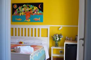 A bed or beds in a room at ARIA DI MARE, Manarola - Camere con vista mare!