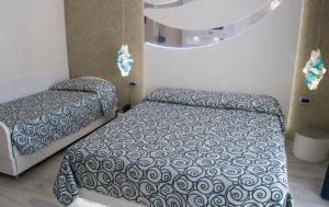 A bed or beds in a room at La Perla