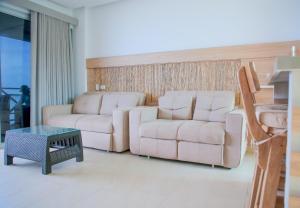 a living room with a couch and a table at Apartamento - suite, Frente al mar in San Silvestre