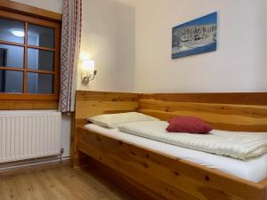 Postel nebo postele na pokoji v ubytování Gasthof Thurnerhof