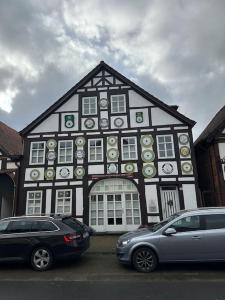 een zwart-wit gebouw met klokken erop bij Wohnung in Bad Münder am Deister in Bad Münder am Deister