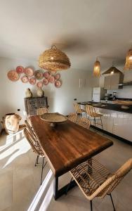 Dapur atau dapur kecil di Villa AROMI