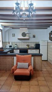 Kuchyňa alebo kuchynka v ubytovaní Casas Rurales Maribel - Complejo Alcalá del Júcar