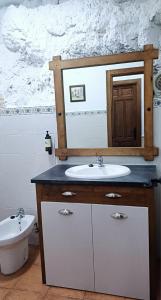 Kúpeľňa v ubytovaní Casas Rurales Maribel - Complejo Alcalá del Júcar