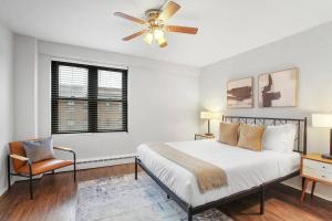 a bedroom with a bed and a ceiling fan at Chic & Cozy 1BR Apt in Chicago - Hyde Park 408 in Chicago