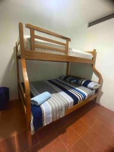 a wooden bunk bed in a room at Suite céntrico vista al Mar in Montañita