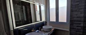 Koupelna v ubytování Villa Garona avec billard proche Pyrénées + 16 fotografií