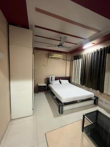 a bedroom with a bed and a ceiling at Private room in apartment in Mire