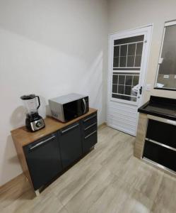Η κουζίνα ή μικρή κουζίνα στο Casa luxuosa em região central (Próximo ao Aeroporto) +3 φωτογραφίες