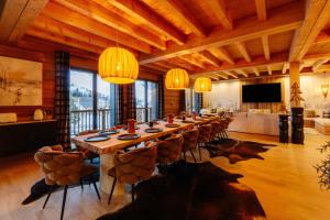 a large conference room with a long table and chairs at Chalet Le Bouquetin in Saint-François-Longchamp