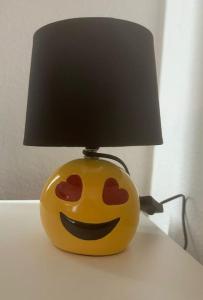 a smiley face lamp sitting on a table at Stilvolles Zuhause in Magdeburg