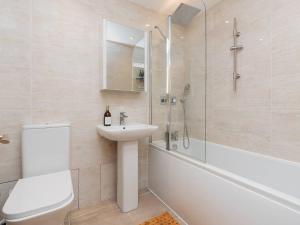 Kép Pass the Keys 2 bed flat in fabulous location with parking szállásáról Bathban a galériában