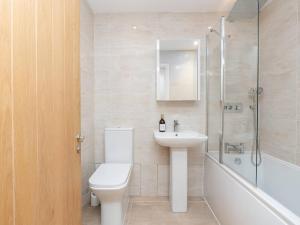 Kép Pass the Keys 2 bed flat in fabulous location with parking szállásáról Bathban a galériában