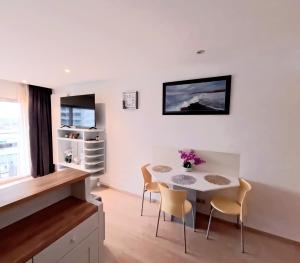 TV a/nebo společenská místnost v ubytování Skyline suite 2
