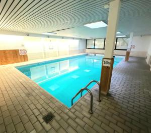 Bassein majutusasutuses Skyline suite 2 või selle lähedal