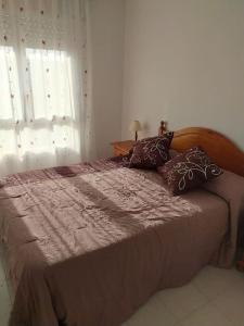 a bedroom with a large bed with a wooden headboard at casa santa susanna Paula Aroa in Santa Susanna