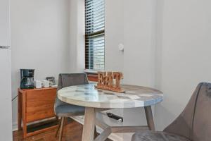 a table with a chess board on it in a room at Elegant Studio Apt in Chicago - Dorchester 511 in Chicago