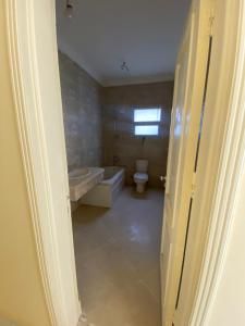 a bathroom with a tub and a toilet and a sink at العاصمة الإدارية in Cairo