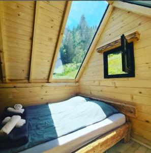 Postel nebo postele na pokoji v ubytování Eko Katun Bungalows Jelovica