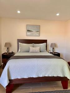 a bedroom with a large bed with two lamps at Casa Berty 4 in Ensenada