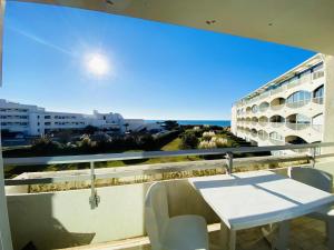 Balkón alebo terasa v ubytovaní Terrasses De La Mer - Appartement ideal pour des vacances à la mer MAE-4134