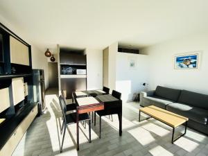 Posedenie v ubytovaní Terrasses De La Mer - Appartement ideal pour des vacances à la mer MAE-4134