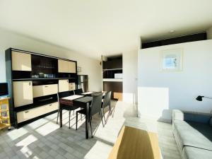 Kuchyňa alebo kuchynka v ubytovaní Terrasses De La Mer - Appartement ideal pour des vacances à la mer MAE-4134