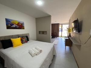 a bedroom with a bed with towels on it at Beira mar rota dos milagres - Porto de pedras AL in Pôrto de Pedras