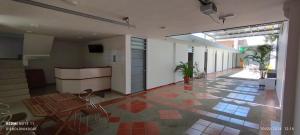 a room with a lobby with a floor with tiles at Habitaciones Cataleya Valledupar in Valledupar