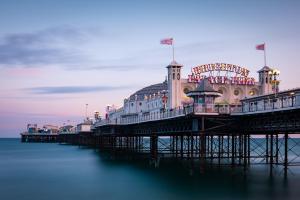 un muelle con un teatro en el agua en Coastal Cove - Lanes -2 Bedrooms - Family - Business - Sleeps 6 en Brighton & Hove