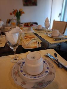 a table with plates of food and glasses on it at RESIDENCIA-UNIV in Ciudad del Este +37 photos