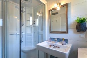 Koupelna v ubytování Mar deLuxe Apartment no 3 + 42 fotografií