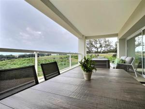 Balkón nebo terasa v ubytování Experience Unrivalled Luxury at Emerald Greens Your Exclusive Retreat in the Heart of San Roque Club Resort