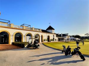 Golf v apartmánu nebo okolí