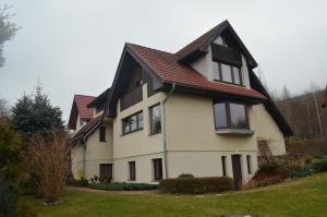 a large white house with a red roof at Pokoje Premium in Karpacz