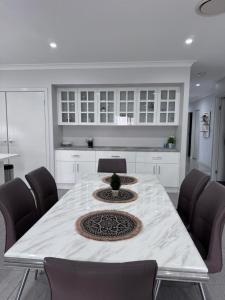 a dining room with a table and chairs at Modern Luxury with Nature in Camden