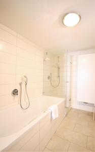 Ένα μπάνιο στο Ferienwohnung Alpenrose +8 φωτογραφίες