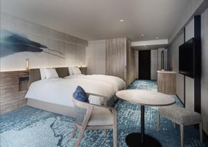 Ліжко або ліжка в номері Grand Mercure Awaji Island Resort & Spa