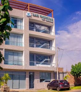 a building with a car parked in front of it at LAS GAVIOTAS DE PARACAS in Paracas