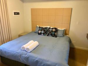 a bed with two towels on top of it at Mariner Resort Comfort - unit 165 in Geraldton +9 photos