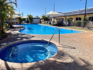a large swimming pool in a yard with at Mariner Resort Comfort - unit 165 in Geraldton